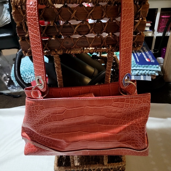 Tommy Hilfiger purse - Picture 1 of 9